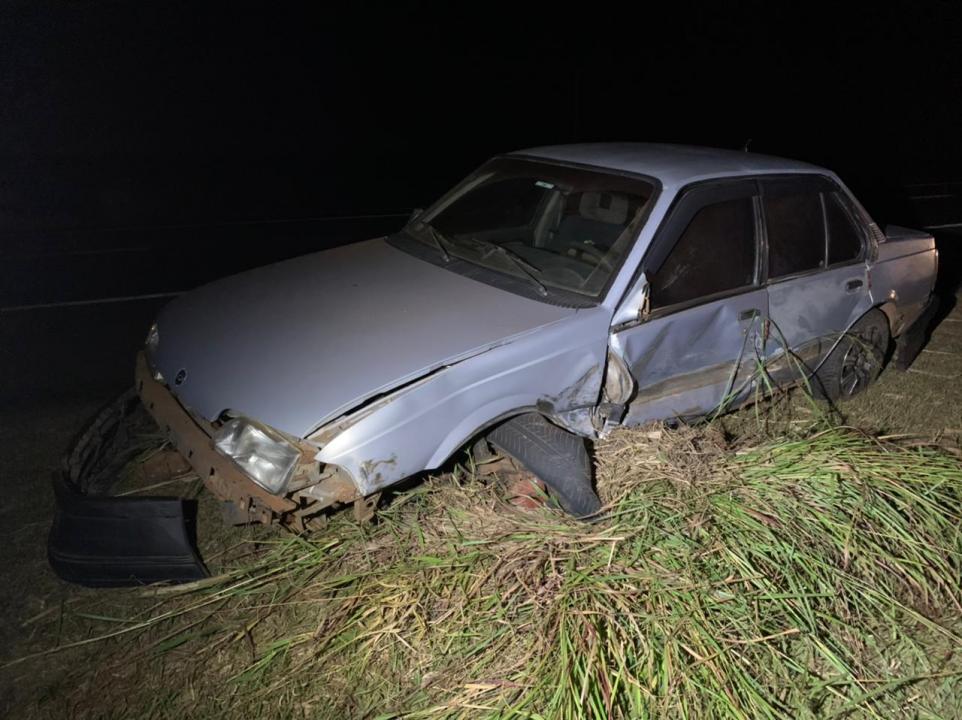 Foto 2 de 4 — Carro e caminhonete batem na rodovia entre Araraquara e Ribeirão Preto